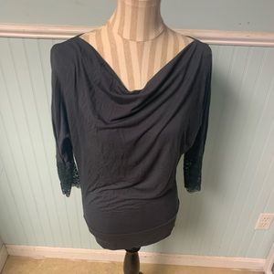 Buckle BKE red boutique gray blouse